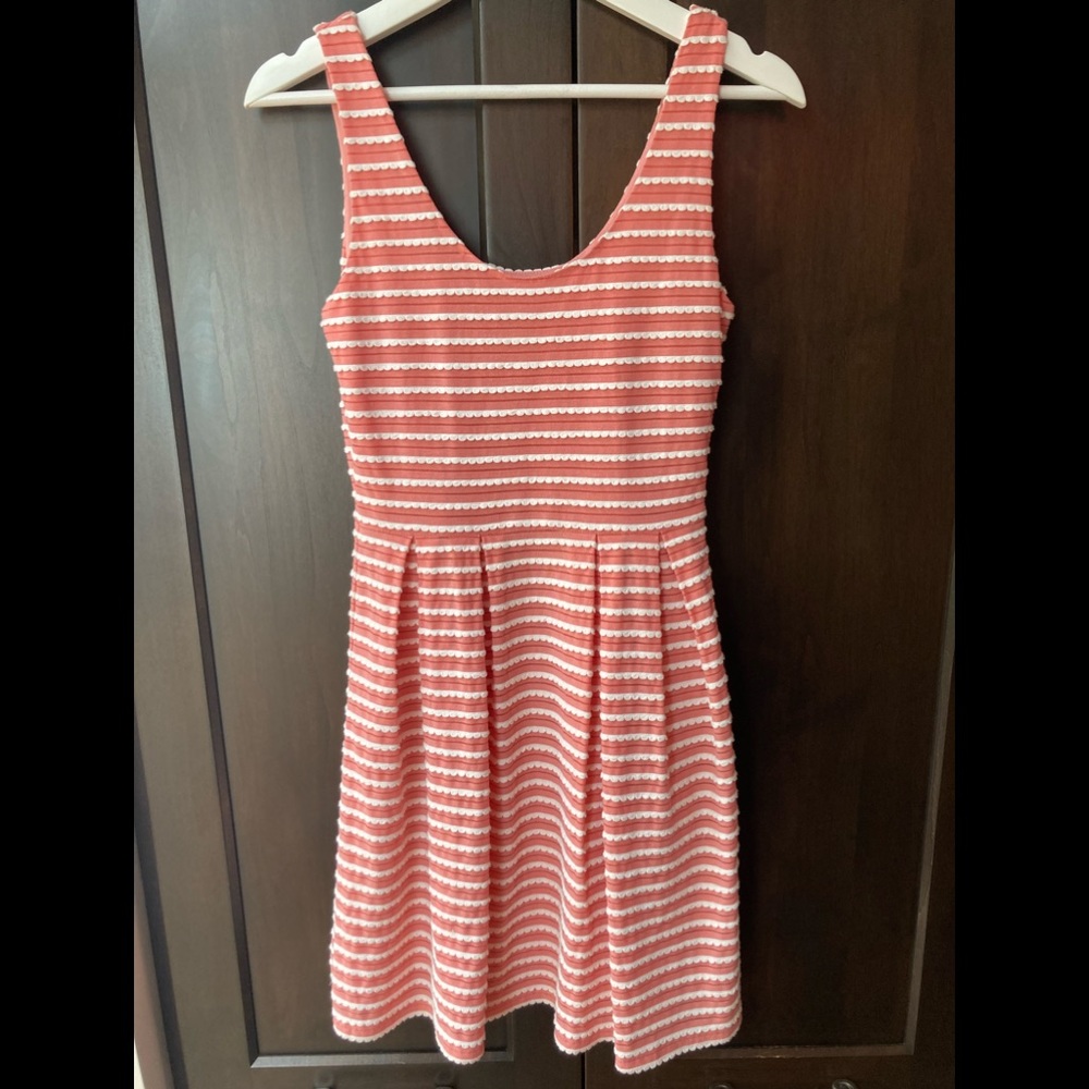 ALYTHEA APRICOT SCALLOP DRESS SZ S